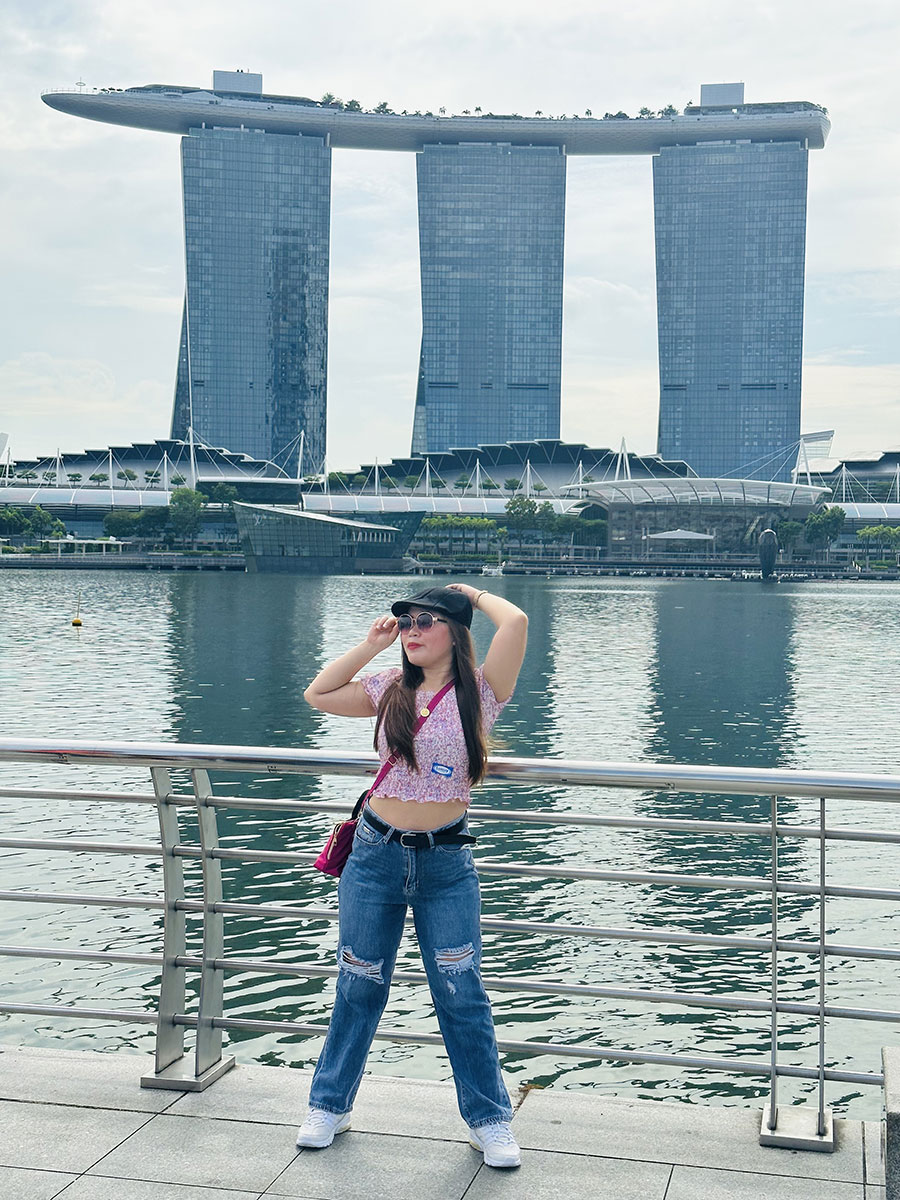 The 3 Towers of Marina Bay Sands on the background